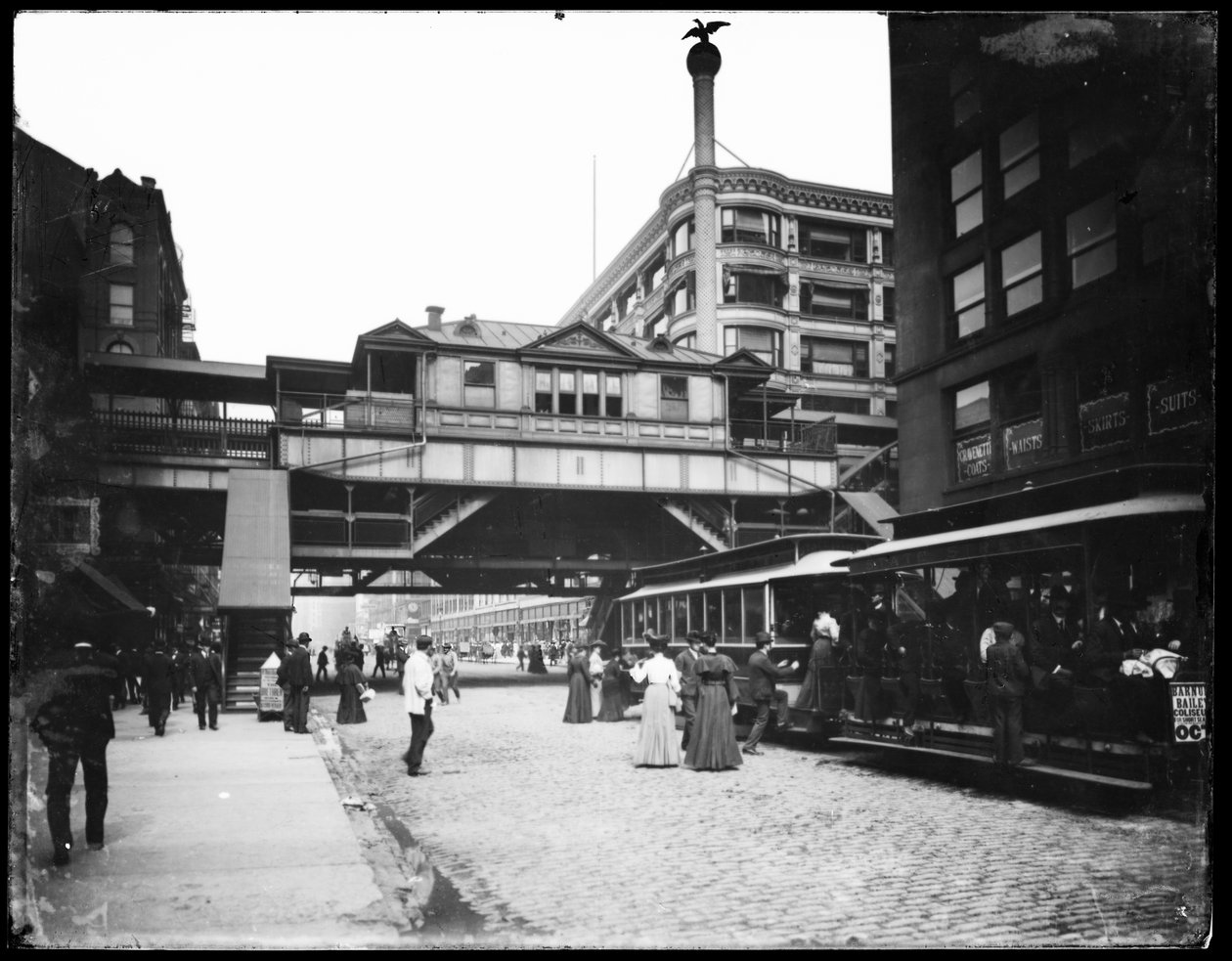 Forhøyet jernbanestasjon ved State and Van Buren Streets, Chicago, Illinois, USA, ca. 1905 (s/hvitt-bilde) av Barnes and Crosby