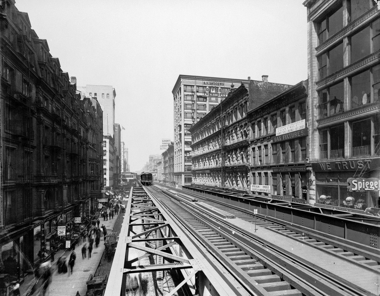 Forhøyede spor nær Adams Street stasjon, Chicago, Illinois, USA, ca. 1900 (s/hvitt-bilde) av Barnes and Crosby