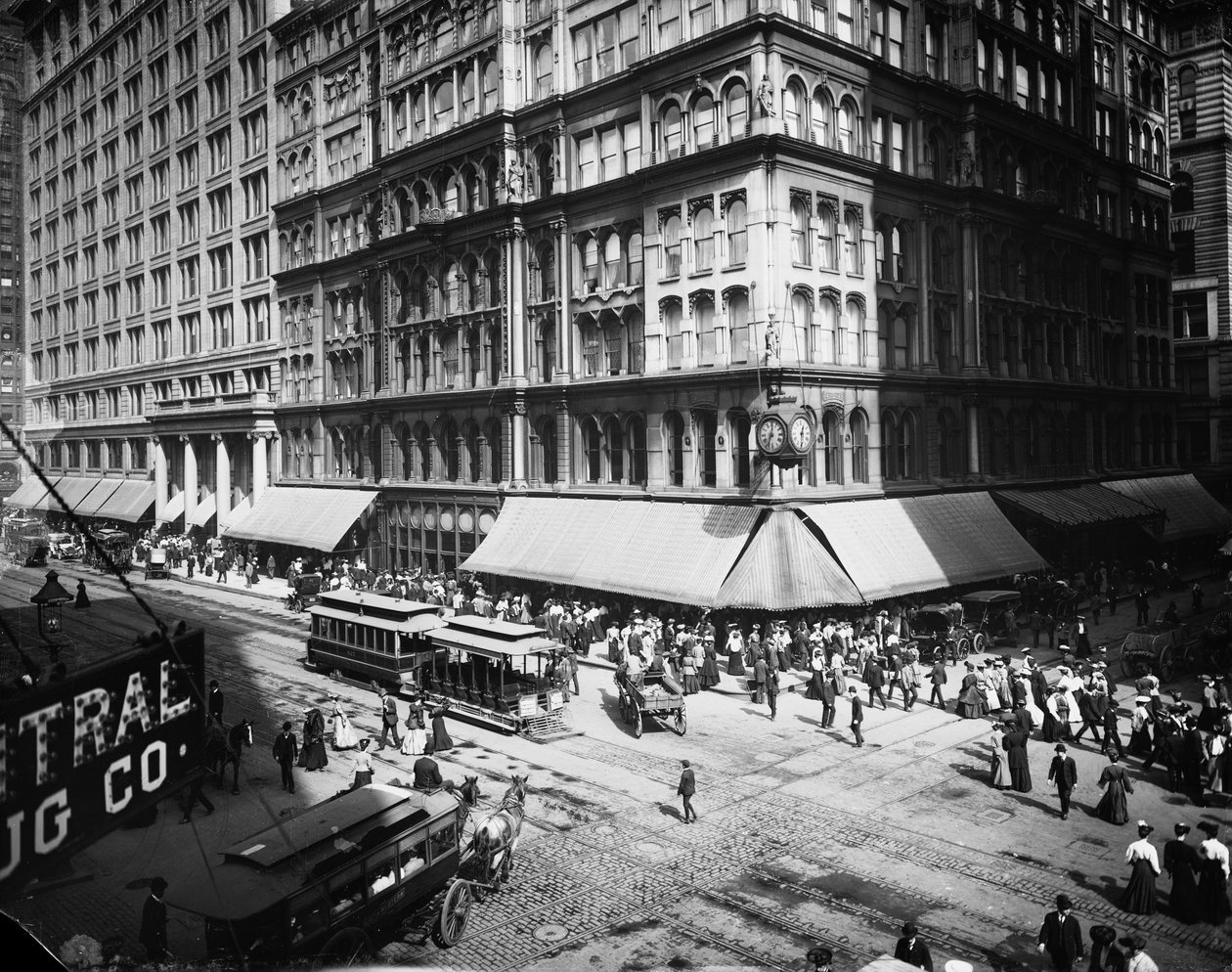 Marshall Field & Company, Chicago, Illinois, USA, ca. 1905 (s/hvitt-bilde) av Barnes and Crosby