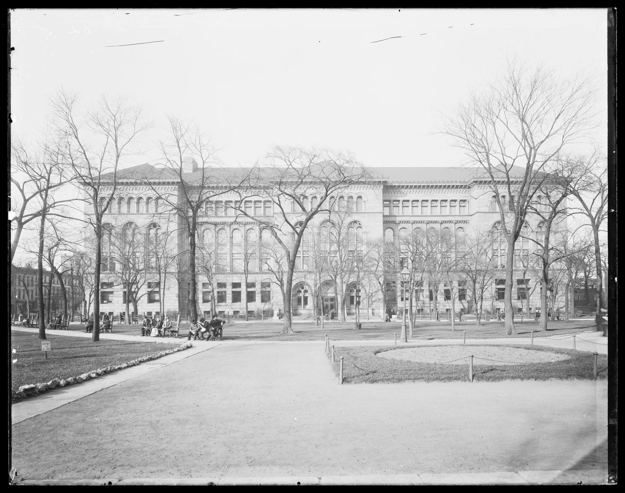 Newberry Library, Chicago, Illinois, USA, ca. 1905 (s/hvitt-bilde) av Barnes and Crosby