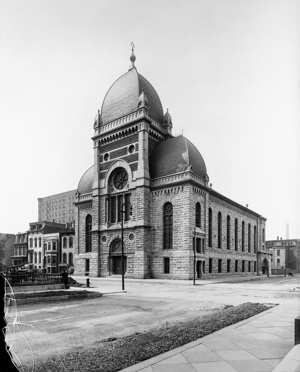 Sinai Congregation, Chicago, Illinois, USA, ca. 1900 (s/hvitt-bilde) av Barnes and Crosby