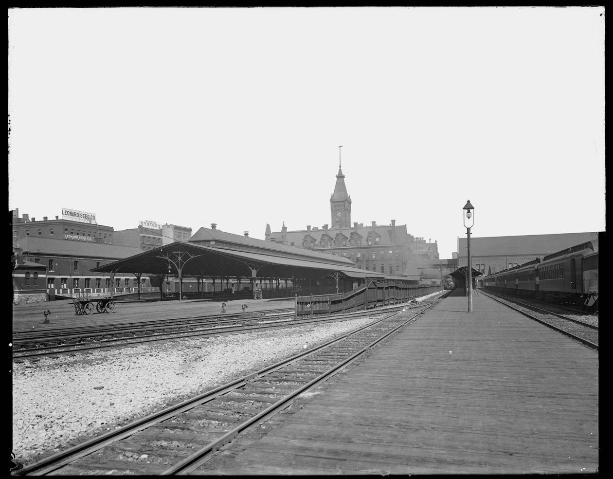 Wells Street Station, Chicago, Illinois, USA, ca. 1905 (s/hvitt-bilde) av Barnes and Crosby