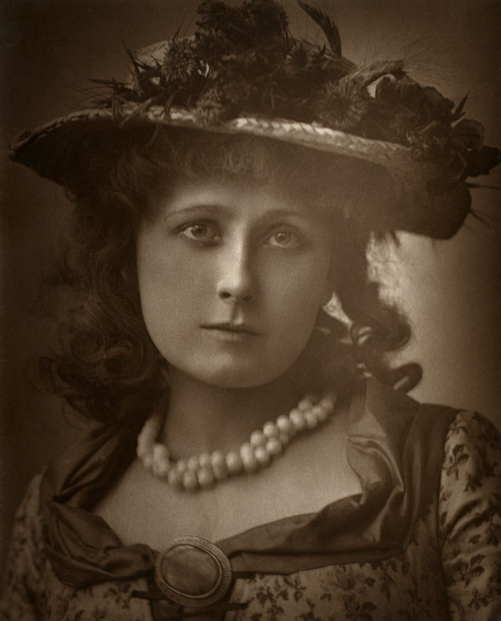 Den britiske skuespillerinnen Helen Forsyth i Sophia, 1886 av Barraud
