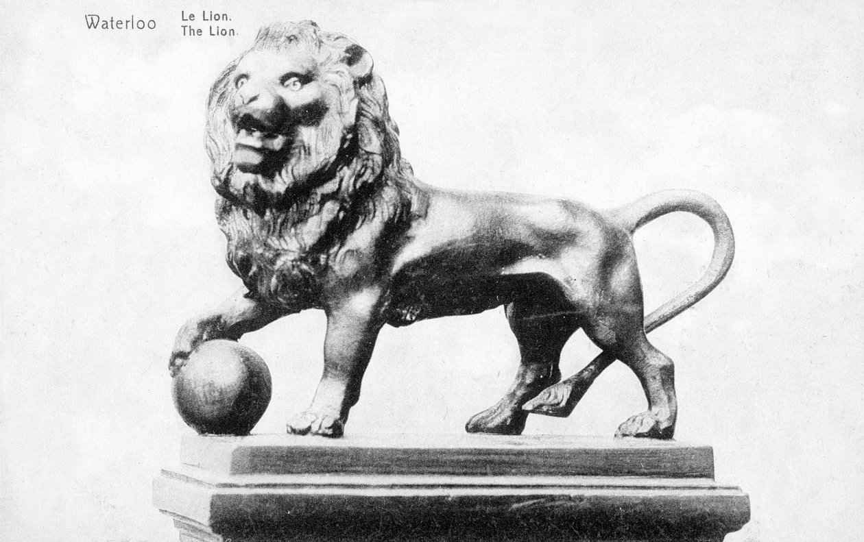 Det nederlandske minnesmerket over slaget ved Waterloo, som viser løven på toppen av Butte du Lion (Lions Mound), minnepostkort, ca. 1912 (photolitho) av Belgian Photographer