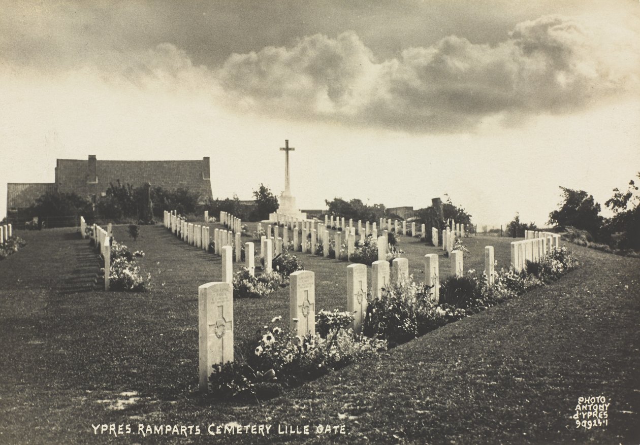 Ramparts Cemetery (Lille Gate), Ypres av Belgian Photographer