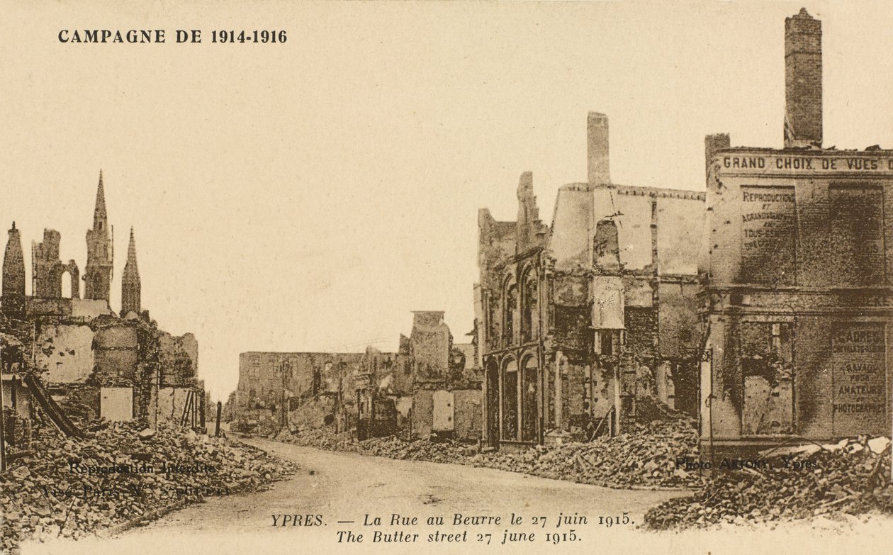Rue au Beurre, 27. juni 1915 av Belgian Photographer