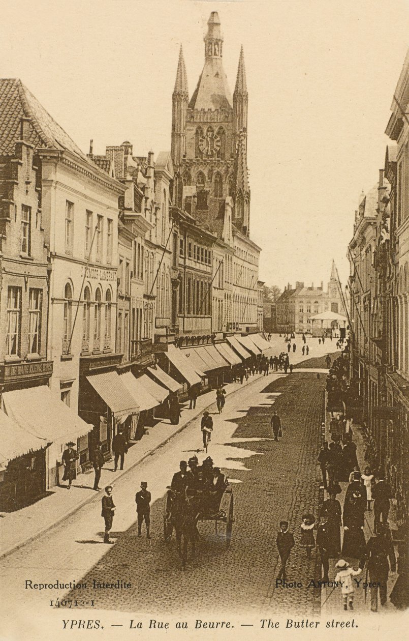 Rue au Beurre, Ypres av Belgian Photographer