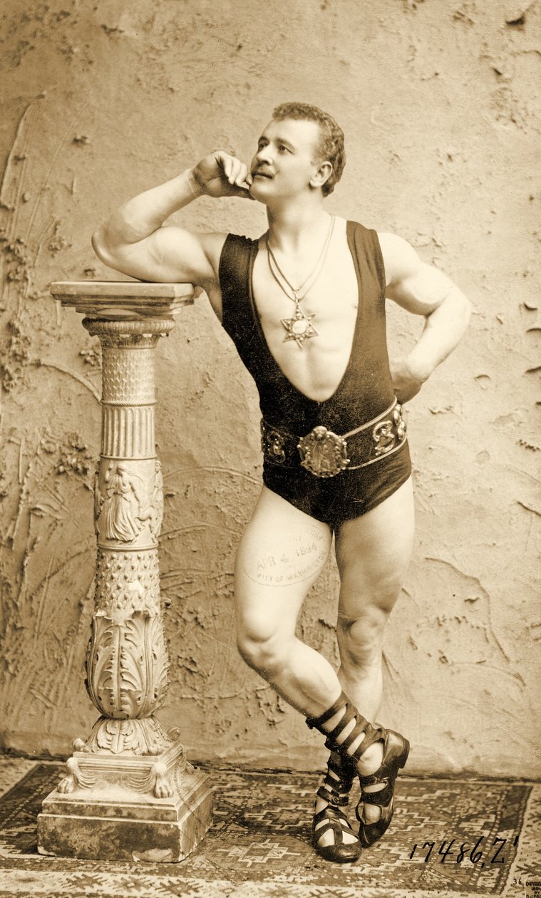 Eugen Sandow, i klassisk gammel gresk-romersk positur, ca. 1894 av Benjamin J. Falk