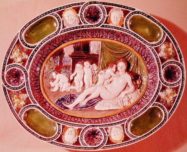 Oval plate som viser en kvinne som representerer fruktbarhet (fajanse) av Bernard Palissy