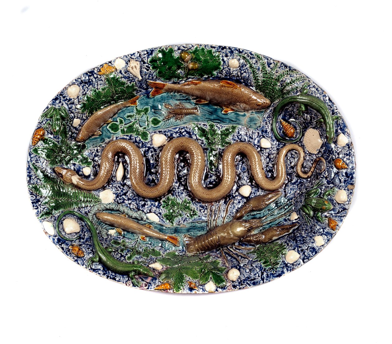 Pond dekorerer rustikke figurer kalt "slangefatet". Keramikk i glasert jord av Bernard Palissy (1510-1589) av Bernard Palissy