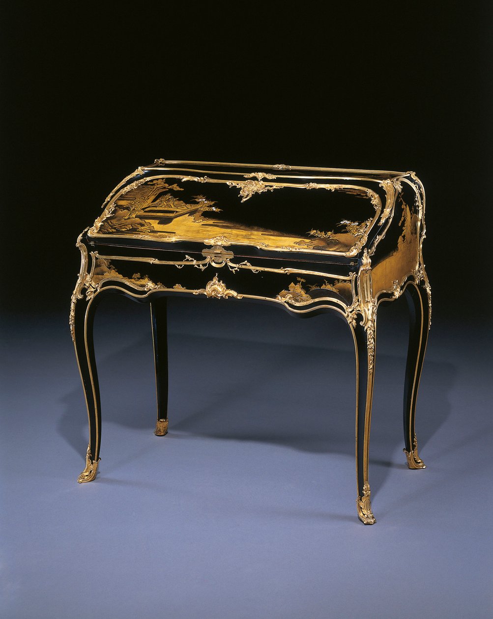 Louis XIV skrånende skrivebord, ca. 1750 (ormolu-montert japansk lakk og lakk Martin) av Bernard van (attr. to) Risenburgh II