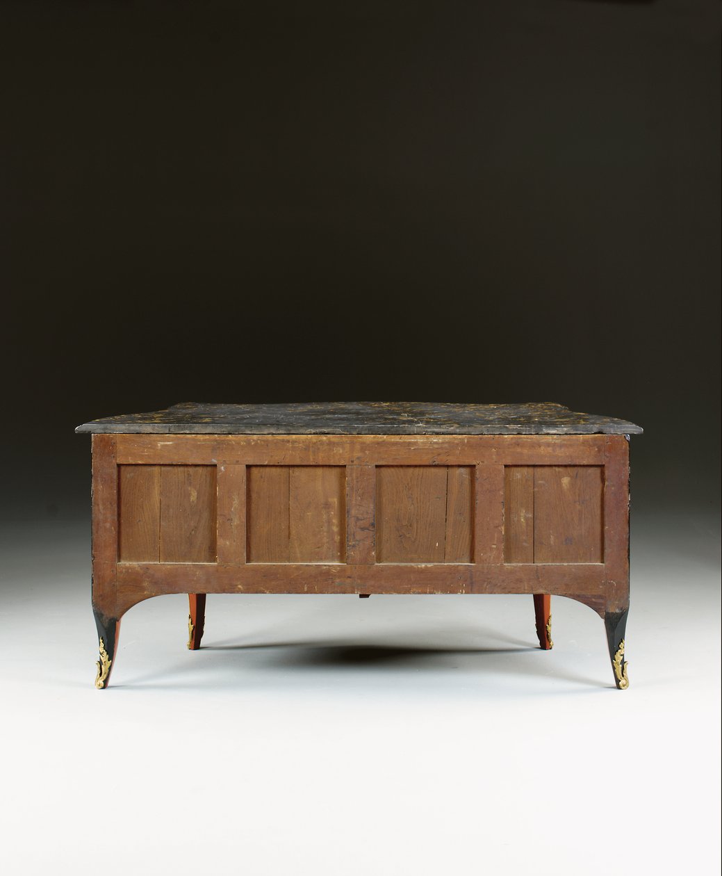 Louis XV-kommode, ca. 1740 (ormolu-montert kinesisk svart, polykrom og forgylt lakk, serpentin, marmor og vernis) av Bernard van Risamburgh