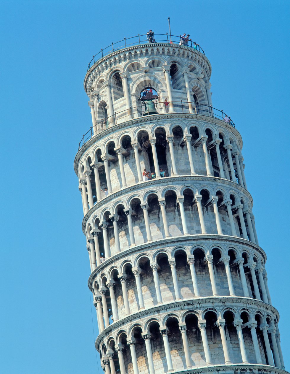 Utsikt over det skjeve tårnet av Bonannus of Pisa