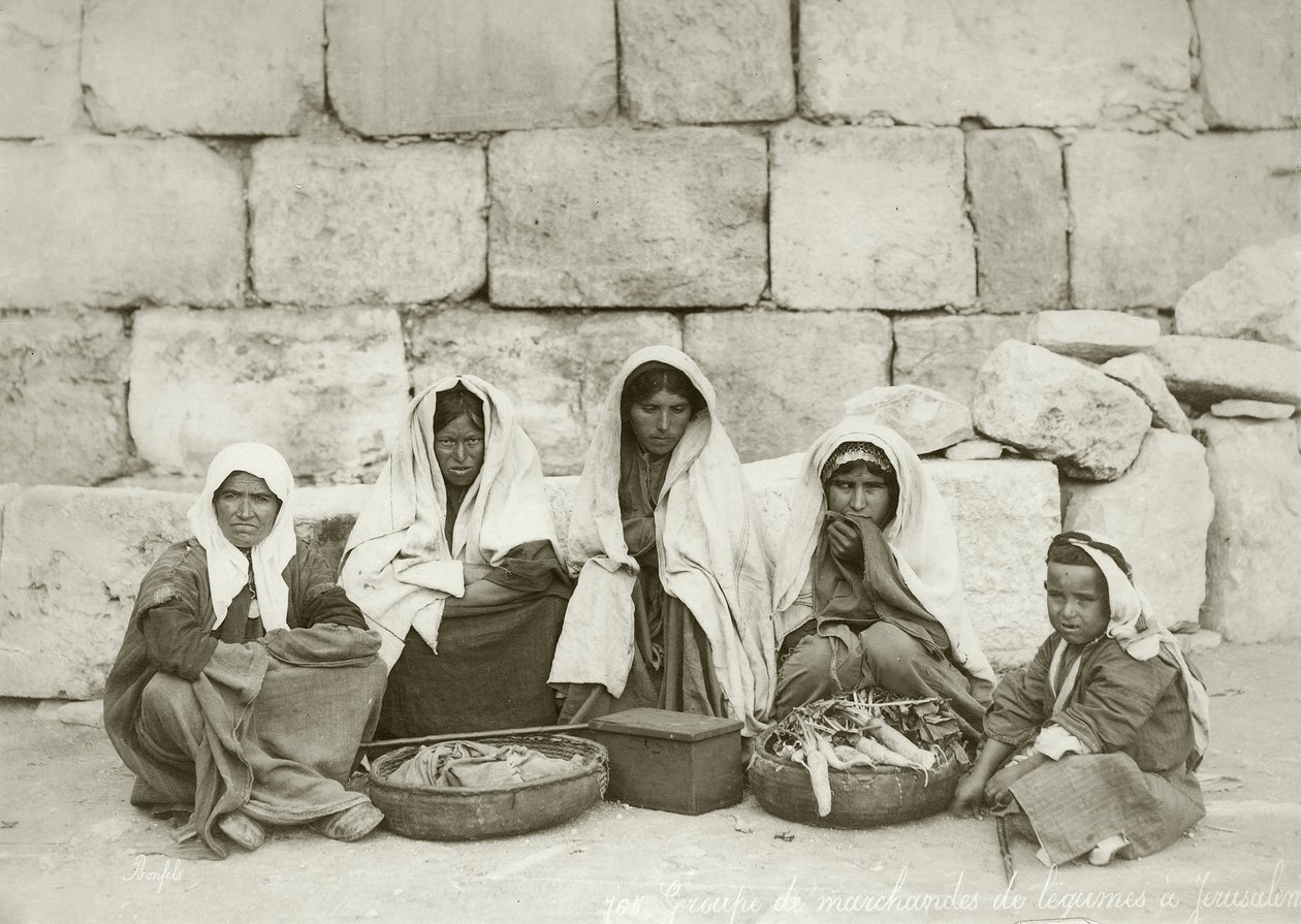 En gruppe fellahin på slutten av markedet, ca. 1867-98 av Bonfils Studio