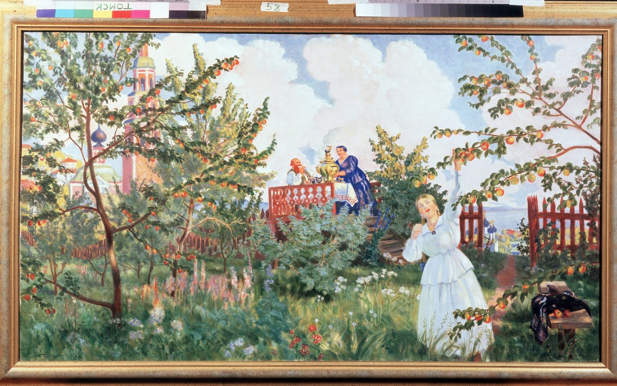Le jardin des pommes (Apple Garden). Une femme en robe blanche cueille un fruit dans un pommier, sur une estrade, derriere elle, un couple prend le the , assis pres d