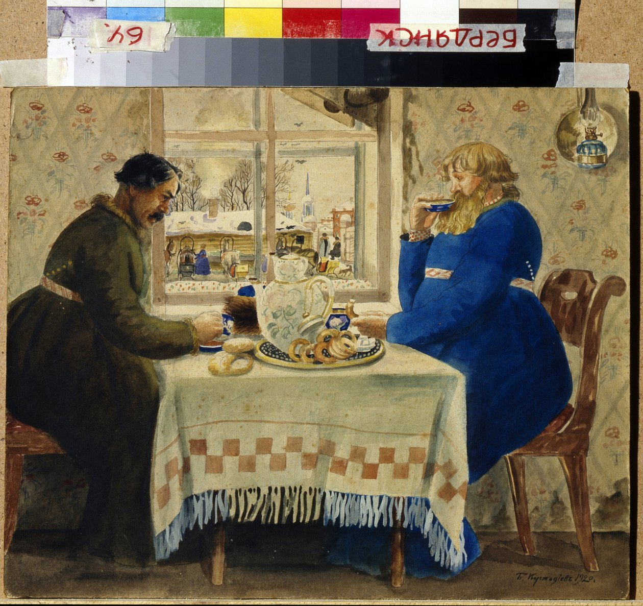 Trenere. To menn ved bordet spiser kaker og rundstykker mens de drikker te. Gjennom vinduet står lagene og sledene på rekke og rad på tunet. Verk av Boris Michaylovich Kustodiev (Kustodiev) (1878-1927), akvarell s av Boris Mikhailovich Kustodiev