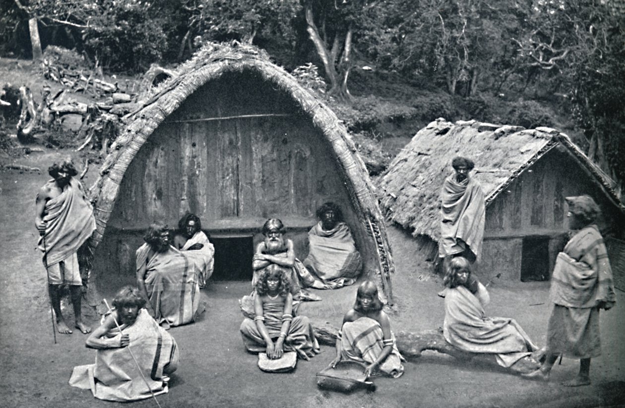 Et Toda-hjem i en innfødt landsby, India, 1902 av Bourne and Shepherd