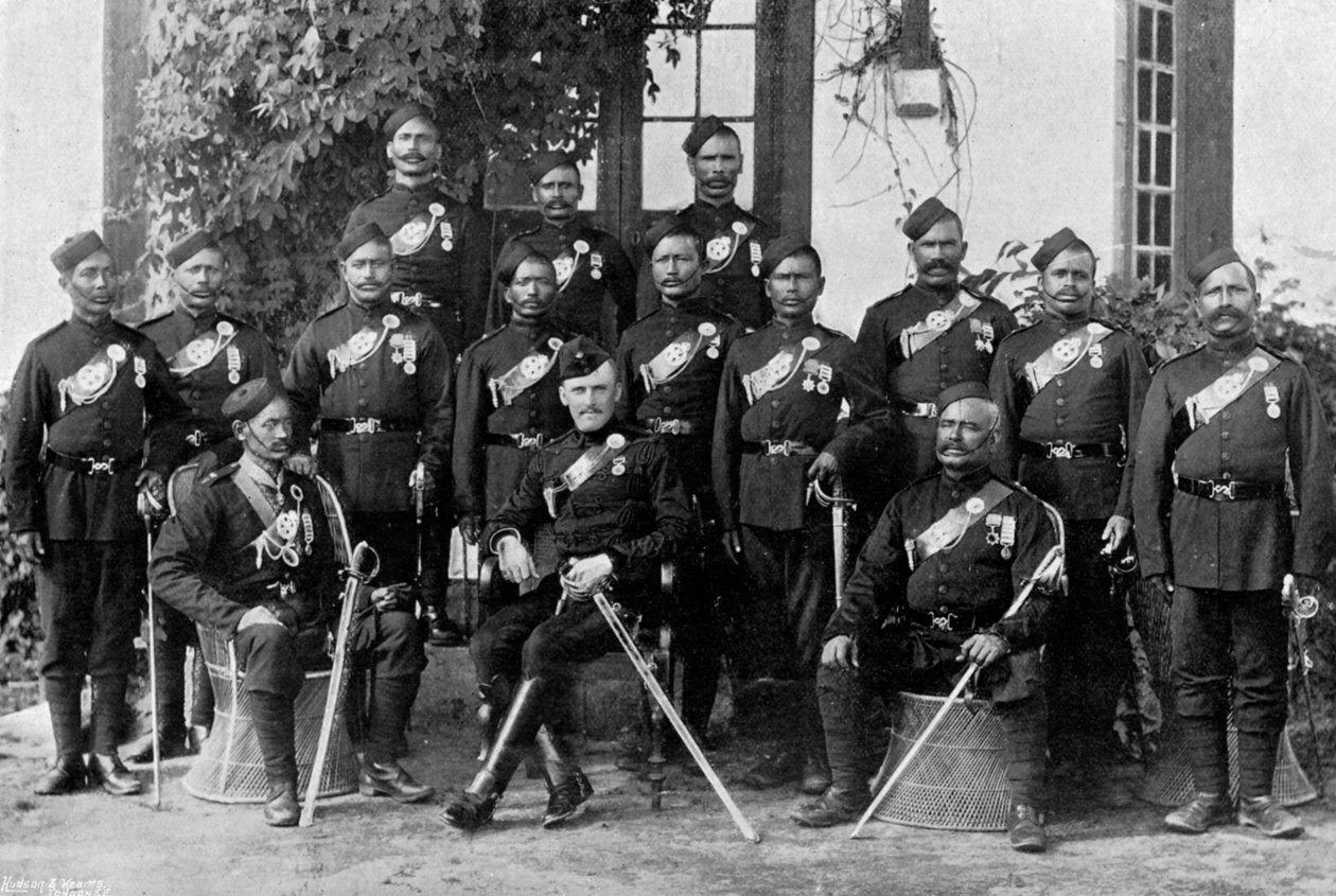 Innfødte offiserer fra den 44. Gurkhas, indisk hær, 1896 av Bourne and Shepherd