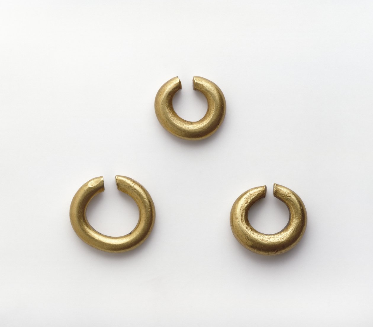 Penannulære gullringer (gull) av British Late Bronze Age