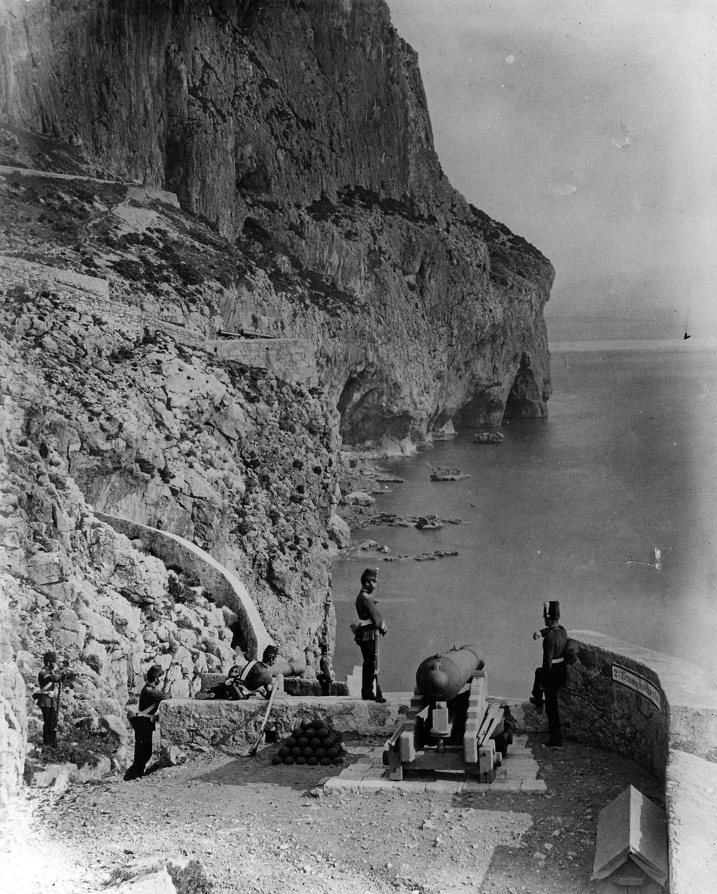 Europa Advance Battery, Gibraltar, ca. 1868 av British Photographer