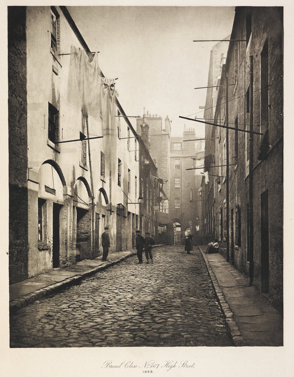 Broad Close nr. 167 High Street, fra The Old Closes og Streets of Glasgow av British School