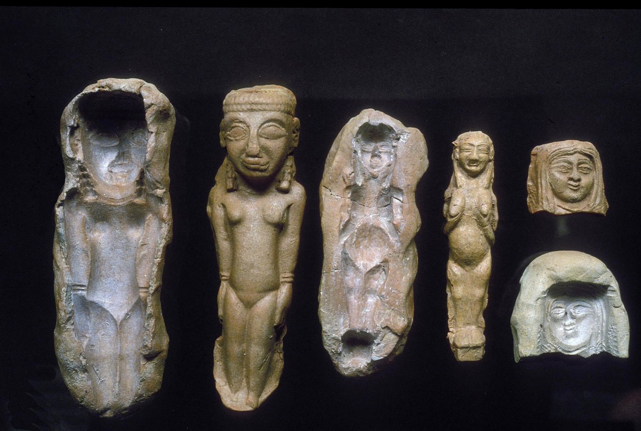 Figurer av fruktbarhetsgudinner og formene de ble støpt fra, ca. 8.- 7. århundre f.Kr. (leire) av Bronze Age