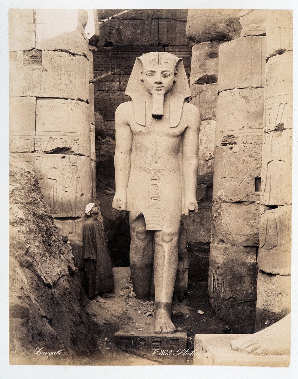 En statue av Ramses i Luxor - fotografi av Zangali-brødrene, sent på 1800-tallet av Brothers Zangaki