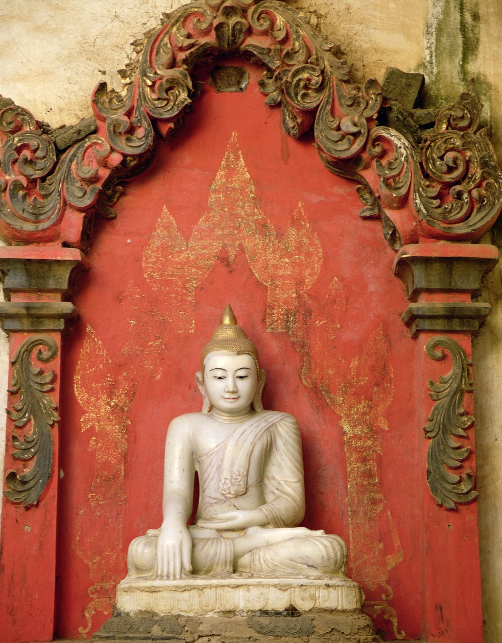 Sittende Buddha i meditasjon (alabast) av Burmese School