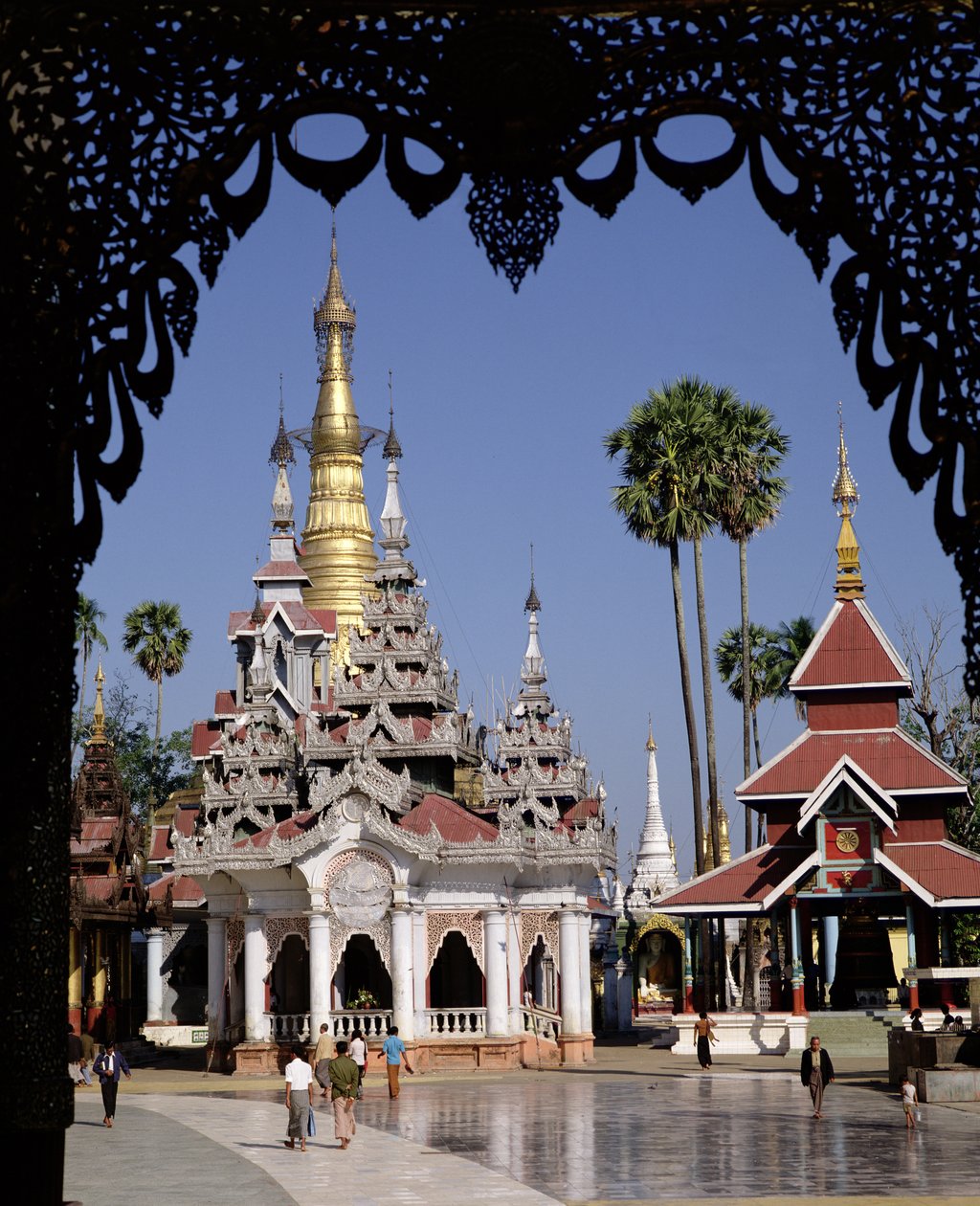 Tazaung av Shwedagon-pagoden, bygget 1453-72 av Burmese School