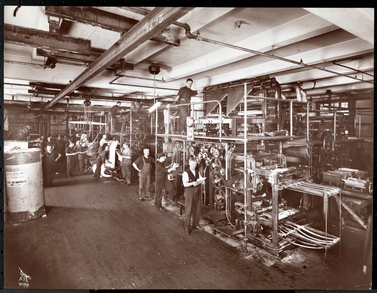 Et presserom ved McCall Publishing Co., New York, 1913 (sølv gelatintrykk) av Byron Company