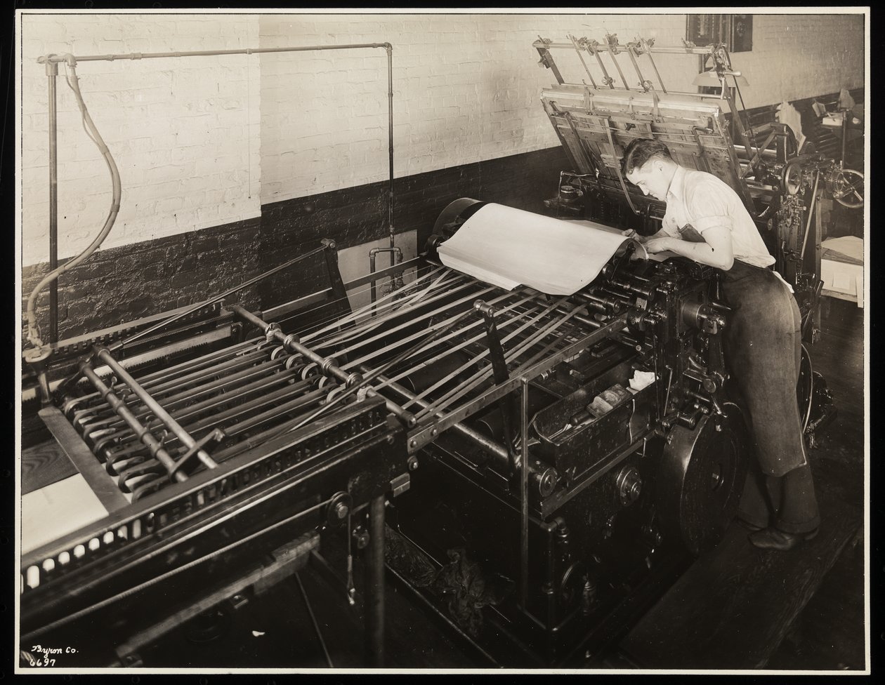 En trykkpresse i Unz und Co., 24 Beaver Street, New York, 1932 (sølvgelatintrykk) av Byron Company