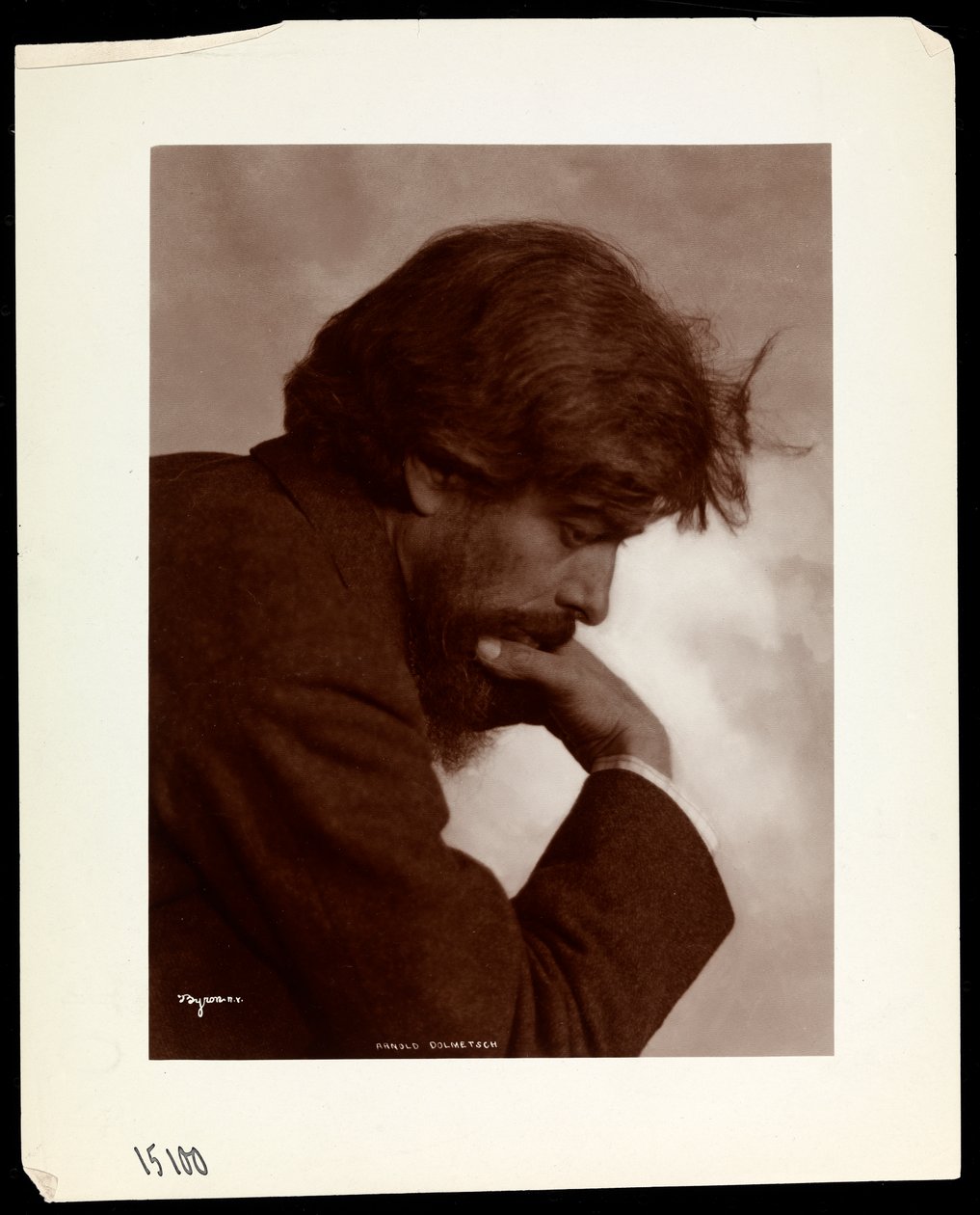 Arnold Dolmetsch, ca. 1902 (sølv gelatintrykk) av Byron Company