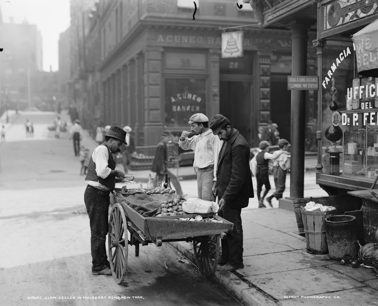 Muslingselger i Mulberry Bend, N.Y., ca. 1900 av Byron Company