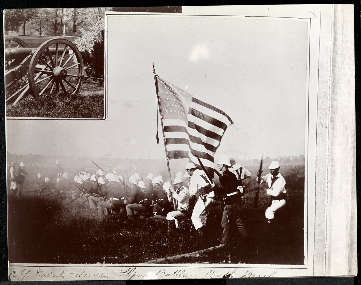 Kopifotografi av en tidligere utklippsbokside med to bilder av Naval Reserves på Fishers Island, New York, 1895 (sølvgelatintrykk) av Byron Company