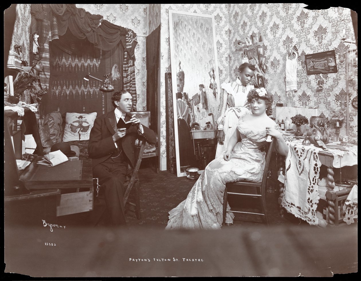 Corse Payton og kone i hans Fulton Street Theatre, New York, 1903 (sølv gelatintrykk) av Byron Company