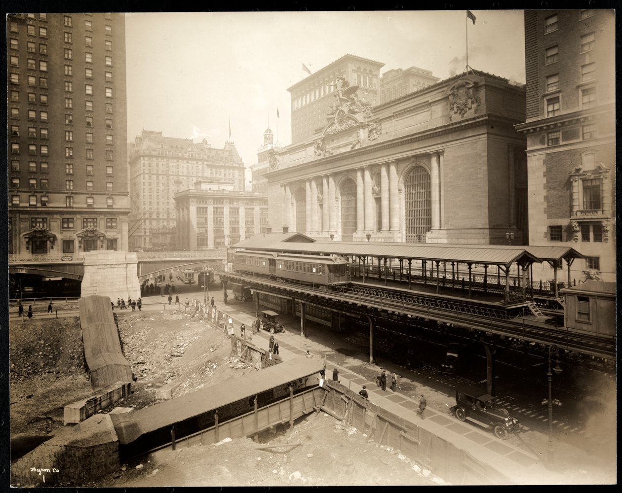 Utgravingssted ved 42nd Street og Park Avenue, New York, ca. 1920 (sølv gelatintrykk) av Byron Company