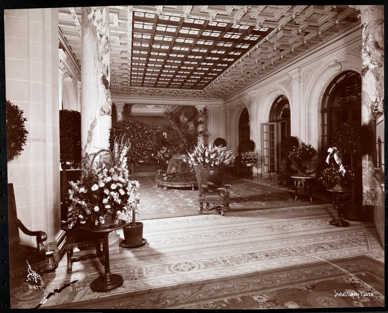 Lobby på Copley Plaza-hotellet, Boston, 1912 eller 1913 (sølv gelatintrykk) av Byron Company