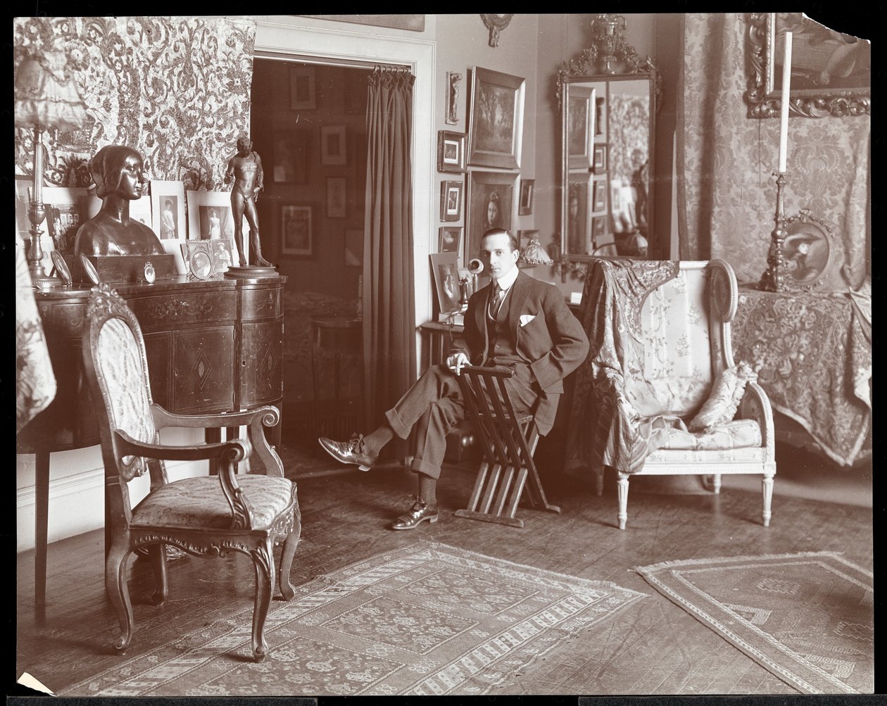Malcolm Strauss i sitt studio i New York, ca. 1895 (sølv gelatintrykk) av Byron Company