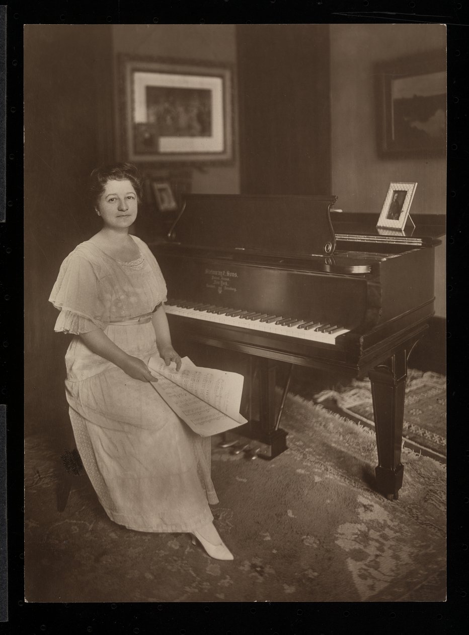 Miss Murray Louise Todd, 1915-6 (sølv gelatintrykk) av Byron Company