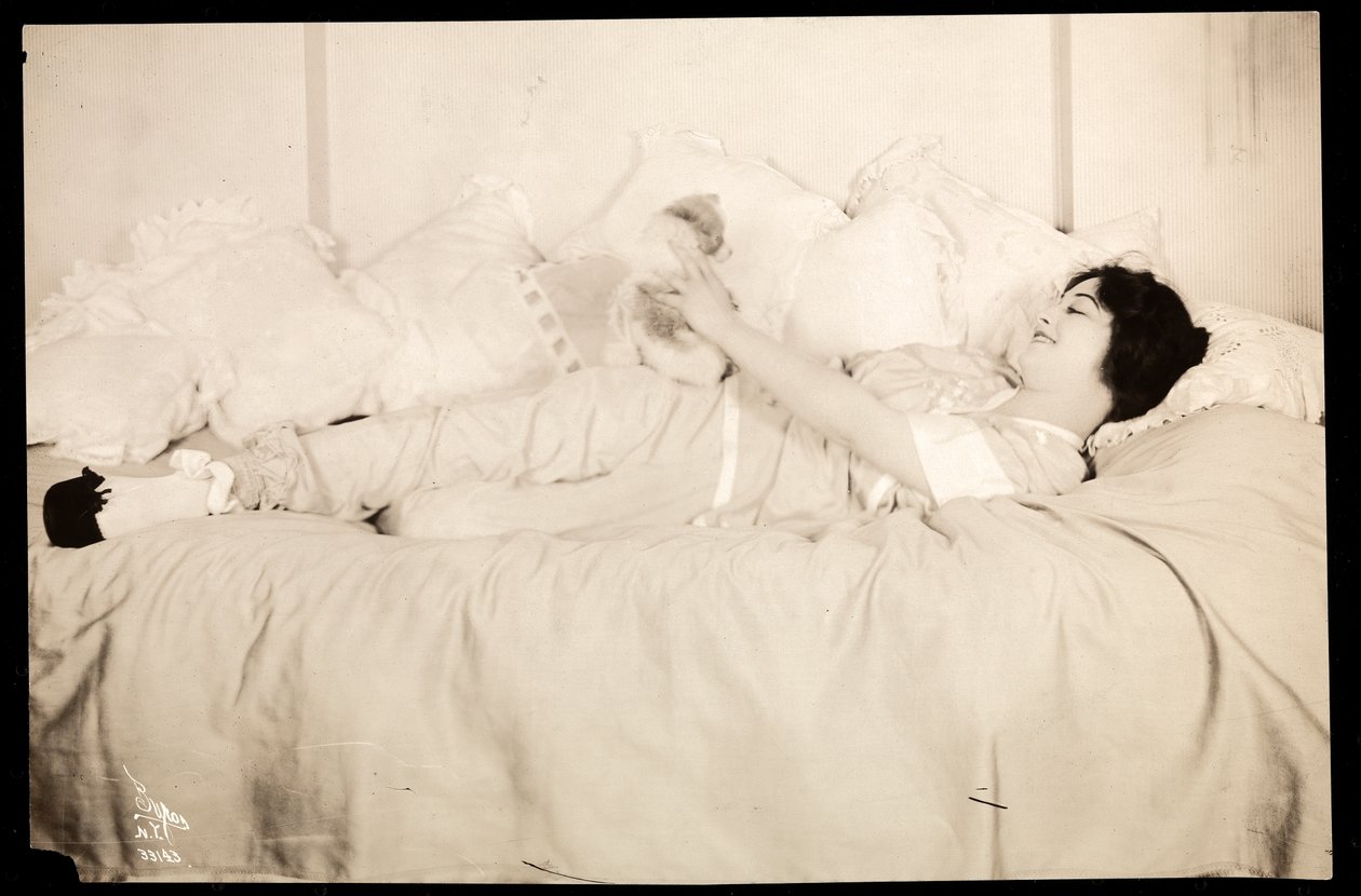 Portrett av Pauline Frederick, ca. 1914 (sølv gelatintrykk) av Byron Company