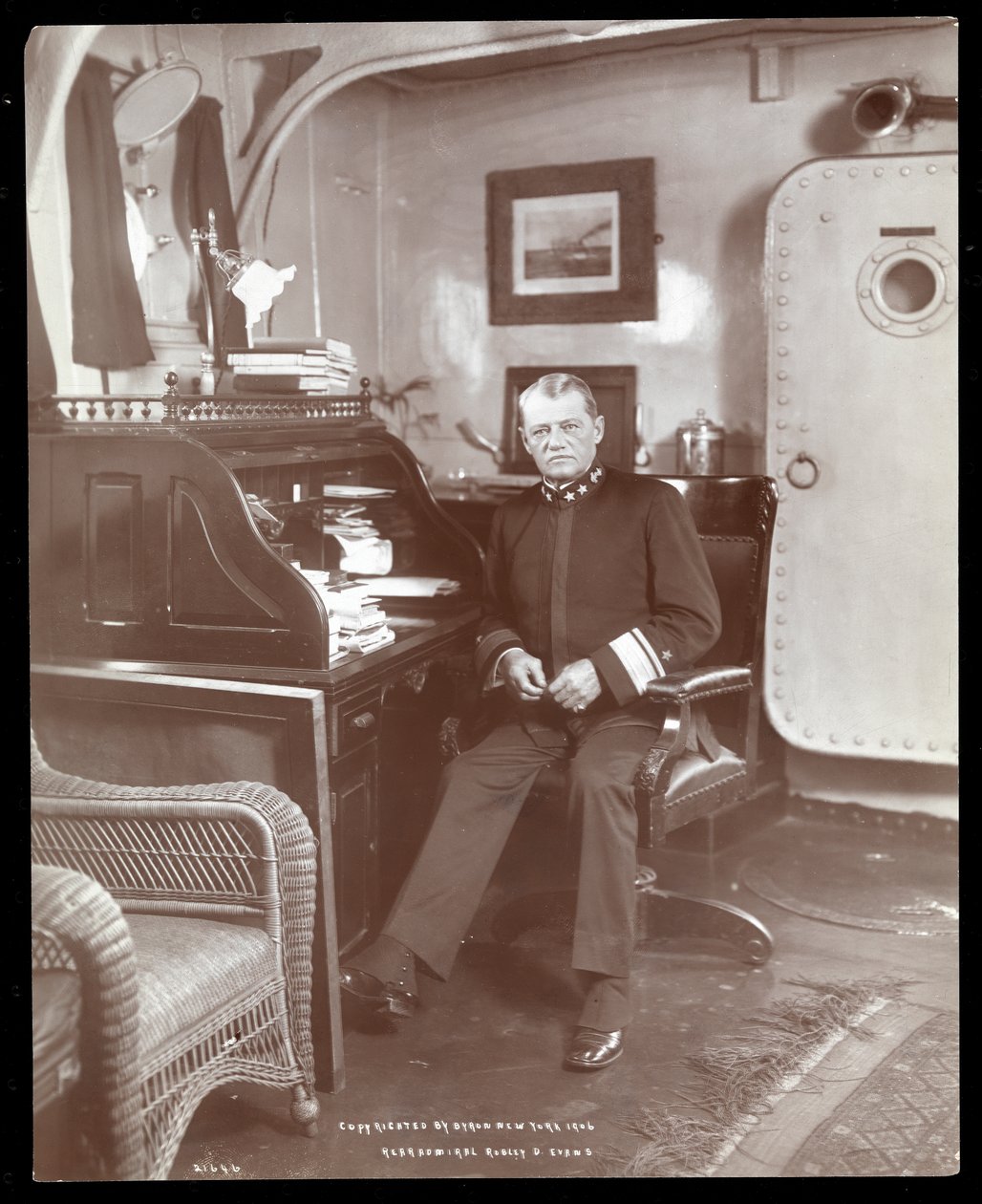 Kontreadmiral Robley Dunglison Evans ombord på U.S.S. Maine, 1906 (sølv gelatintrykk) av Byron Company