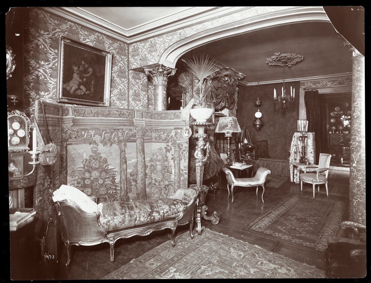 Stue i residensen til Elsie de Wolfe på 122 East 17th Street, New York, 1895 eller 1896 (sølv gelatintrykk) av Byron Company