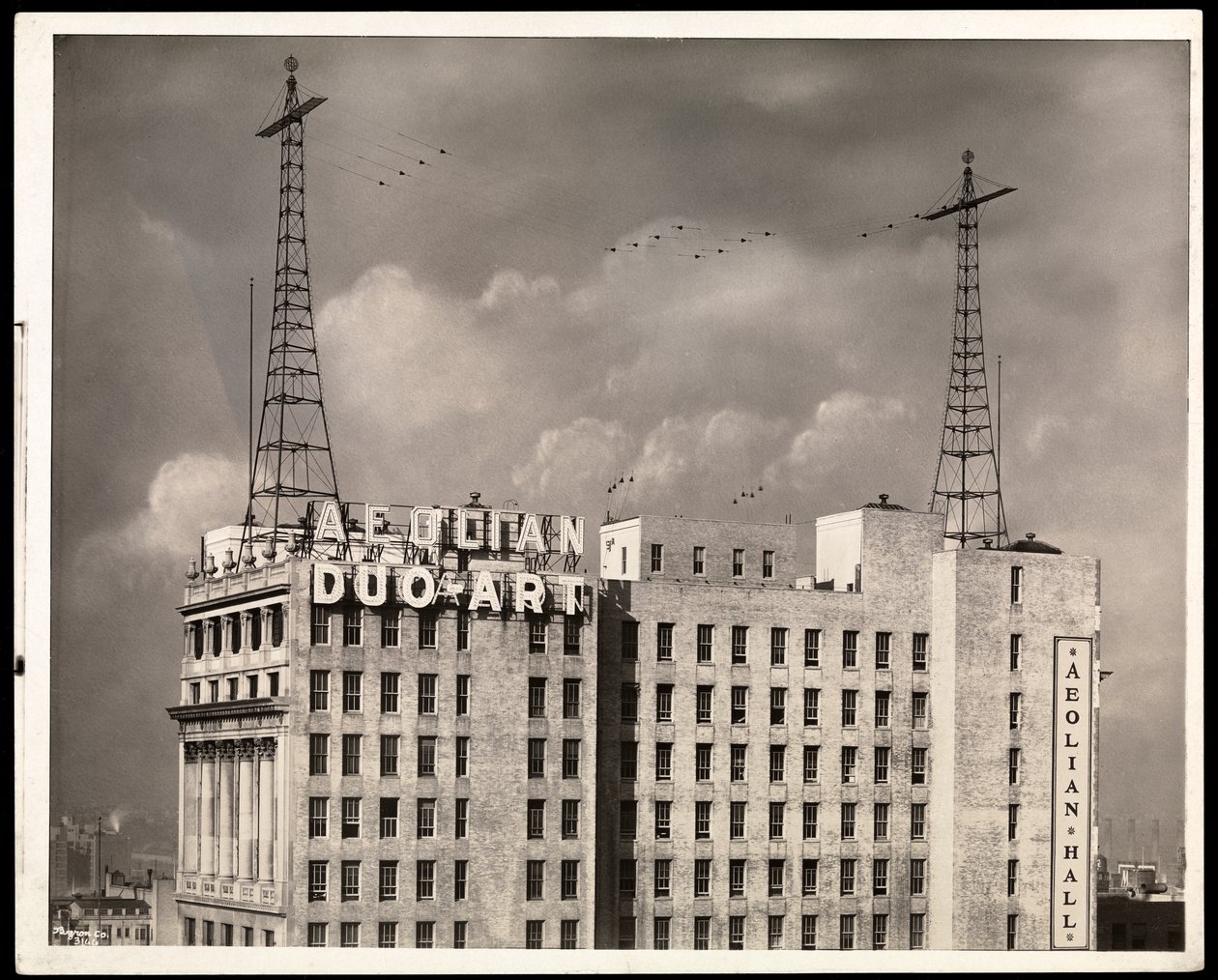 The Aeolian Building, 29 West 42nd Street, New York, 1923 (sølv gelatintrykk) av Byron Company