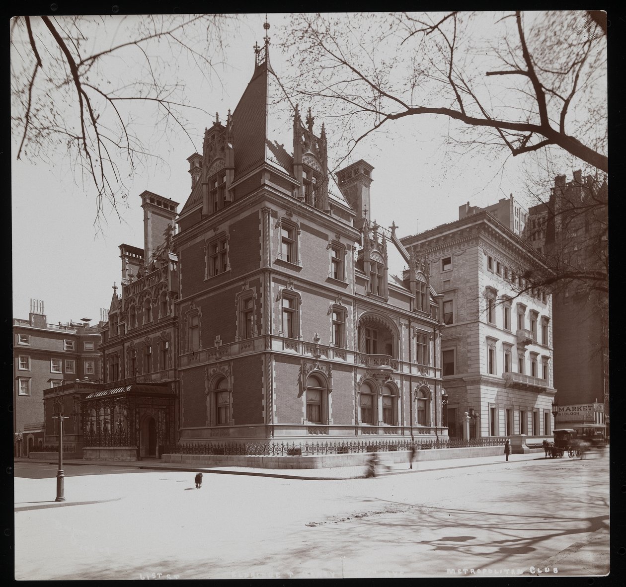 Elbridge Thomas Gerry-residensen på 61st Street og Metropolitan Club ved siden av, New York, 1900-01 (sølv gelatintrykk) av Byron Company