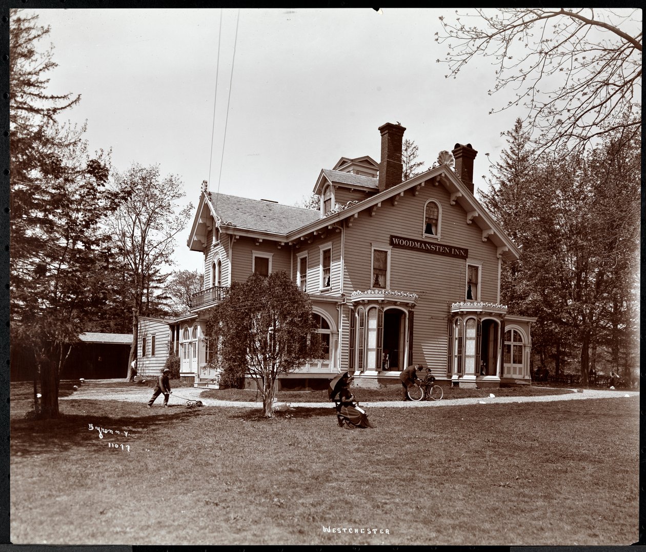 The Woodmansten Inn, Westchester, New York, 1901 (sølv gelatintrykk) av Byron Company