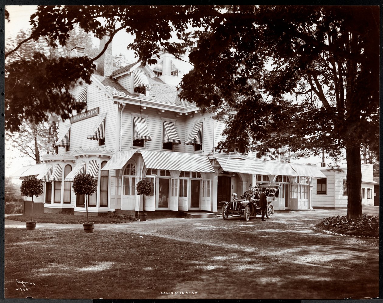 The Woodmansten Inn, Westchester, New York, 1906 (sølv gelatintrykk) av Byron Company