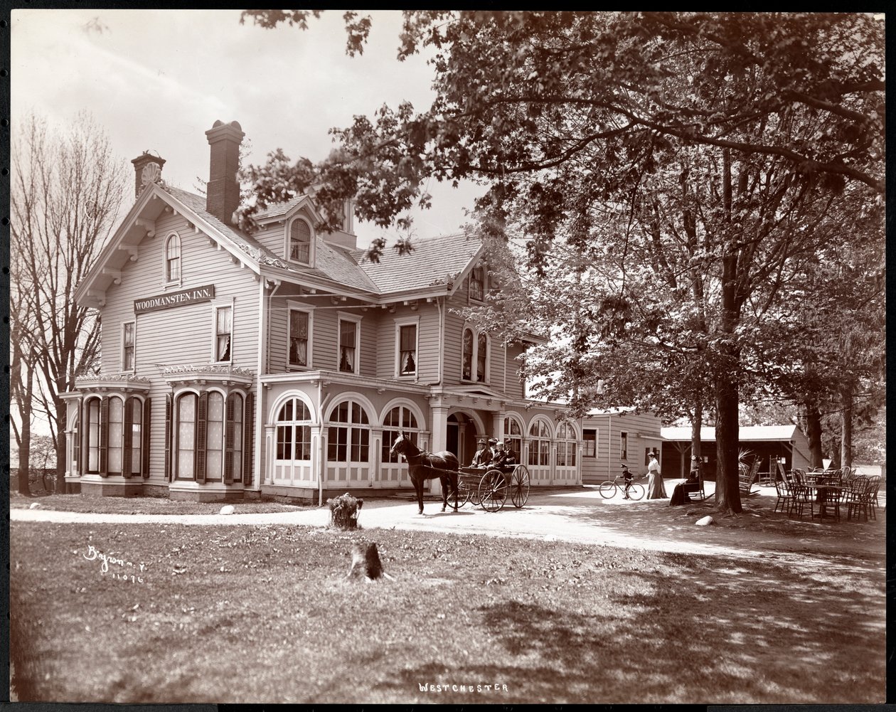 The Woodmasten Inn, Westchester, New York, 1901 (sølv gelatintrykk) av Byron Company