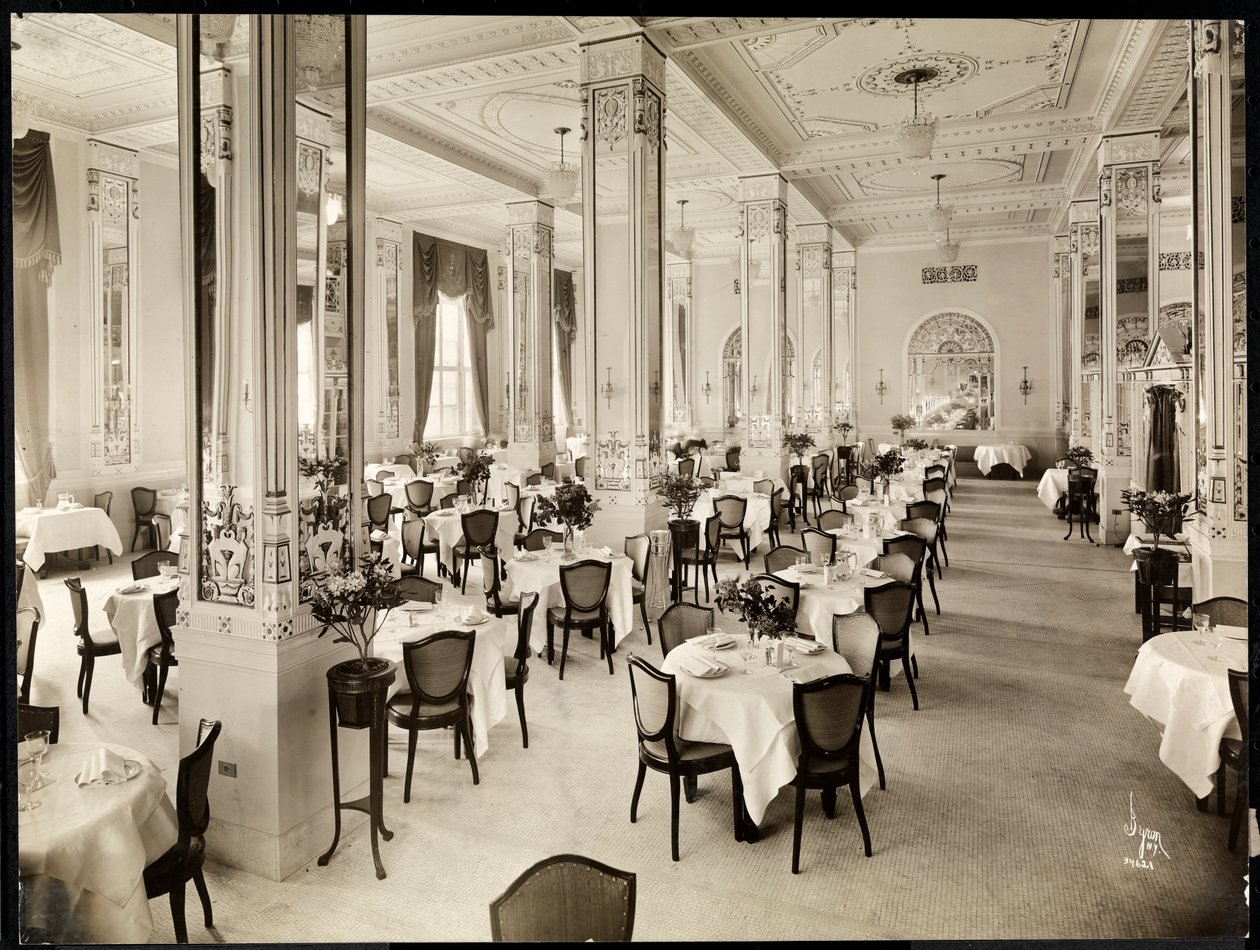 En spisestue på Robert Treat Hotel, Newark, New Jersey, 1916 (sølv gelatintrykk) av Byron Company