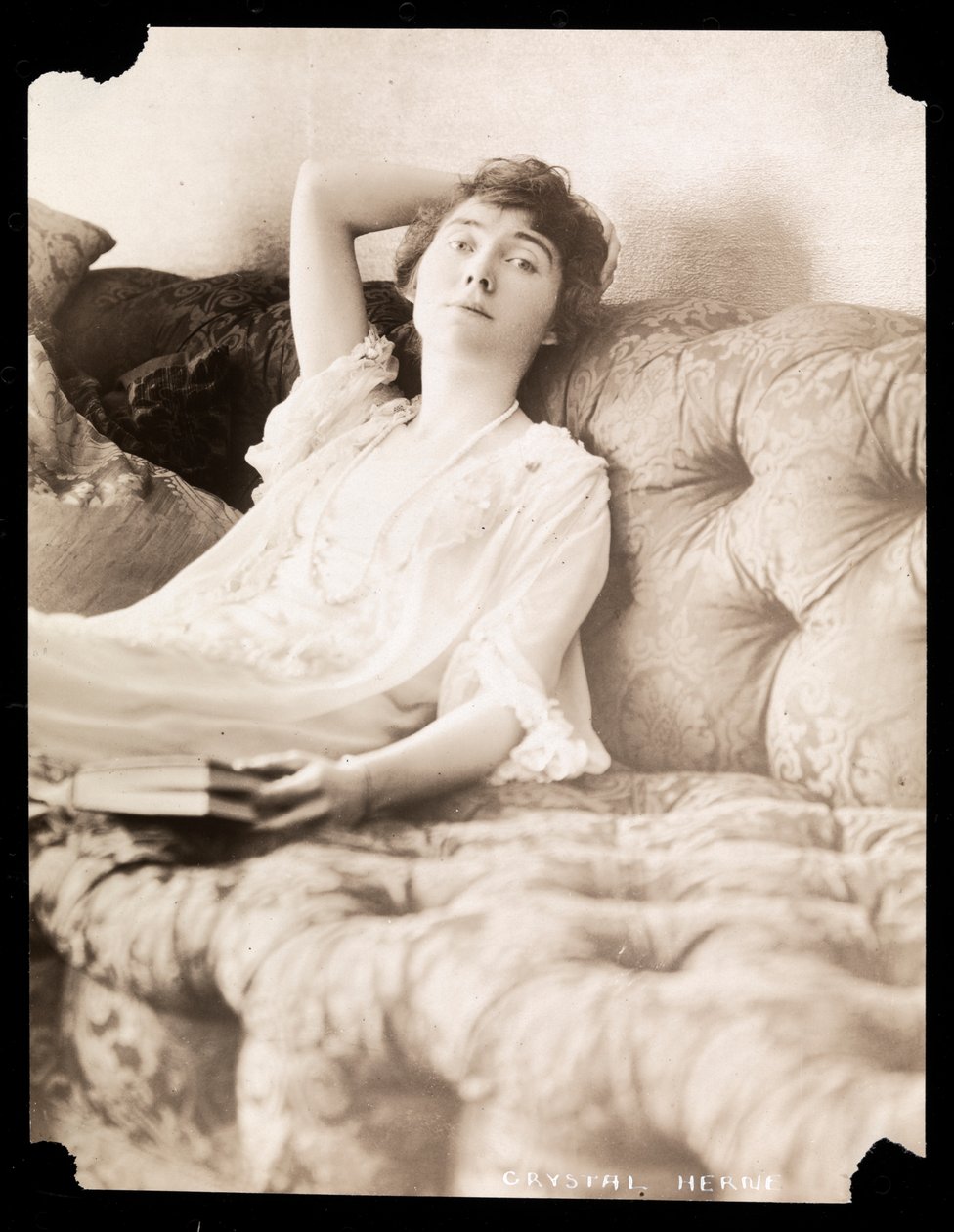 Crystal Herne, 1895-1915 (sølv gelatintrykk) av Byron Company