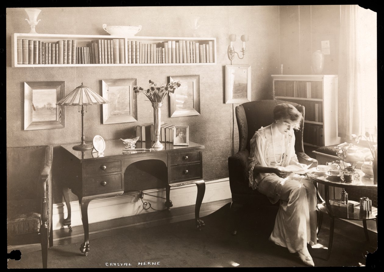 Crystal Herne, ca. 1905 (sølv gelatintrykk) av Byron Company